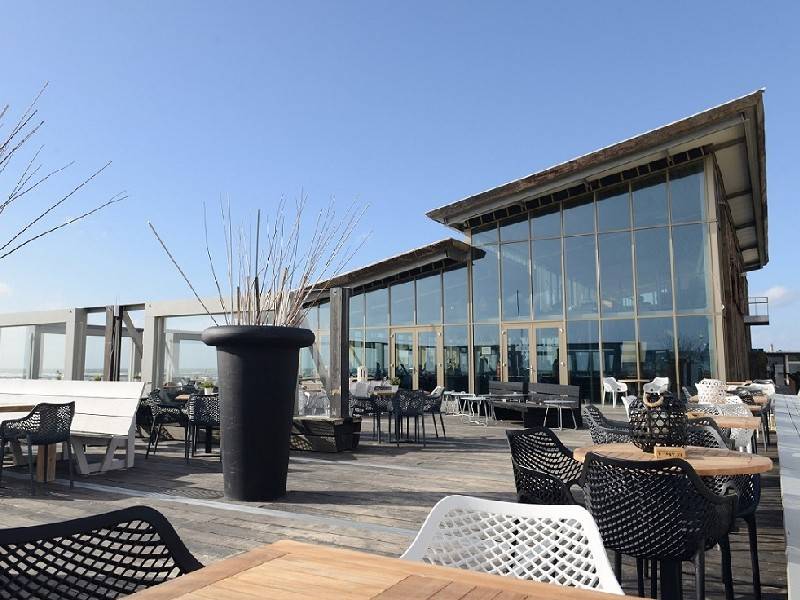 Terras en restaurant Strandpaviljoens geopend! 